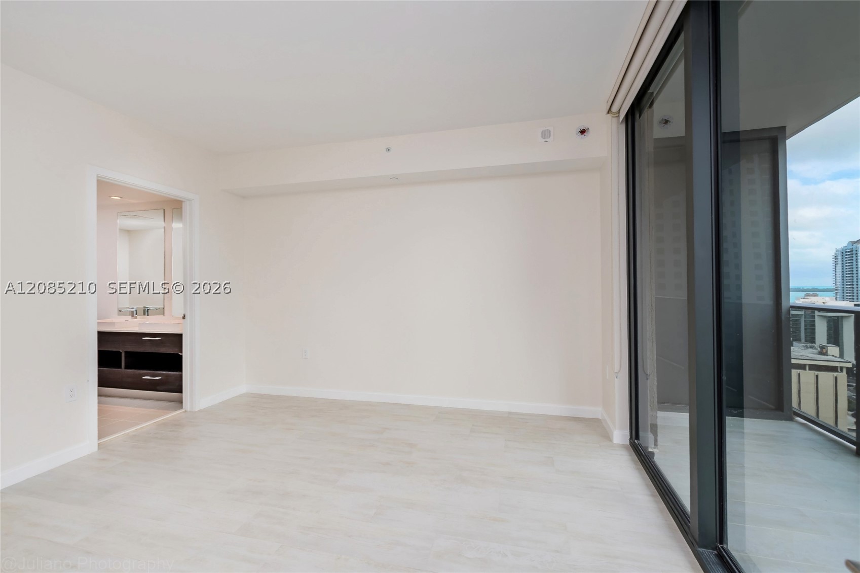 45 SW 9th St #1606, Miami FL 33130