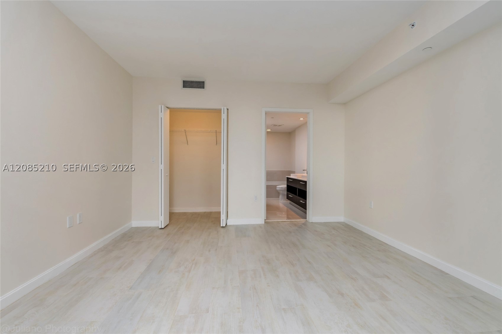 45 SW 9th St #1606, Miami FL 33130