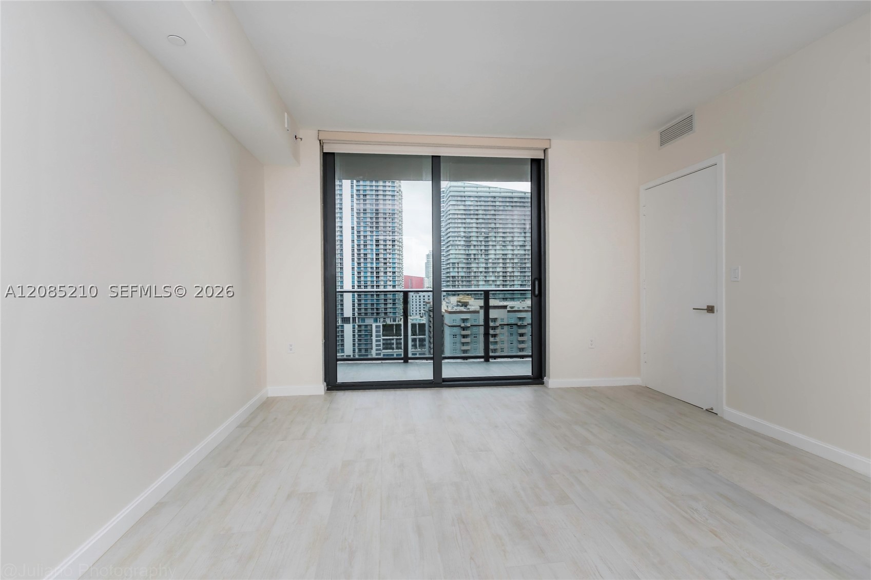 45 SW 9th St #1606, Miami FL 33130