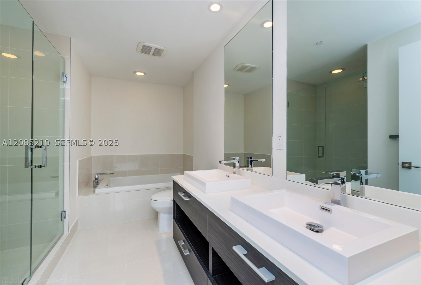 45 SW 9th St #1606, Miami FL 33130