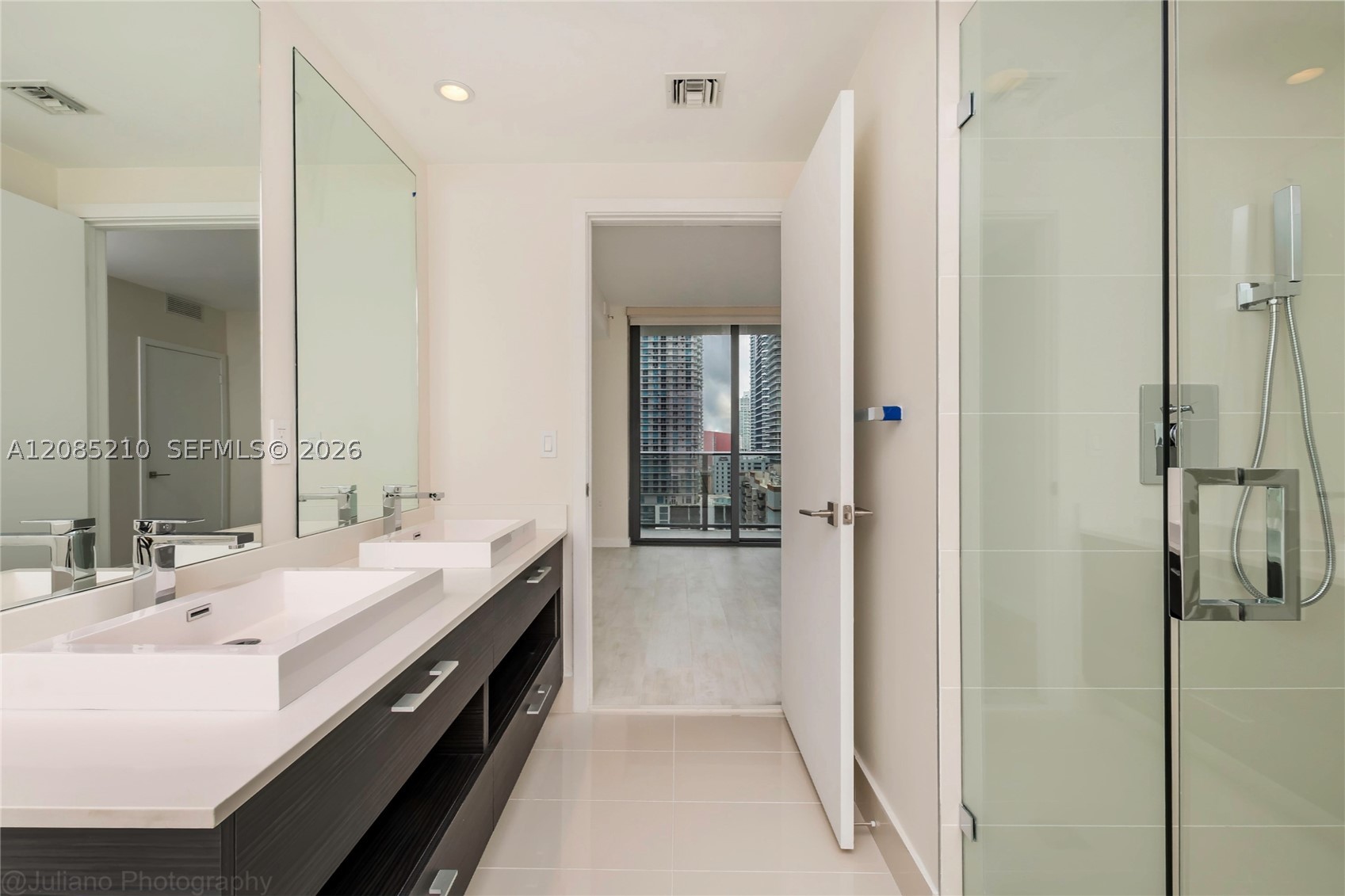 45 SW 9th St #1606, Miami FL 33130