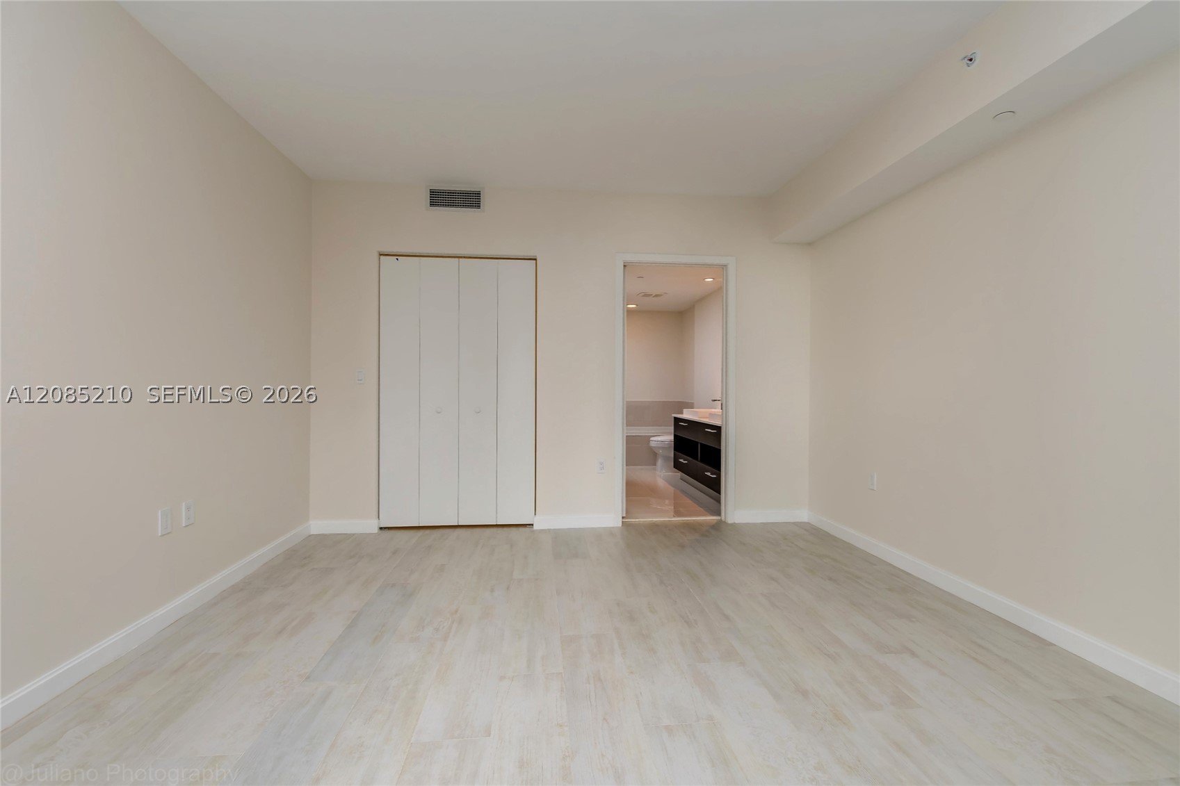 45 SW 9th St #1606, Miami FL 33130