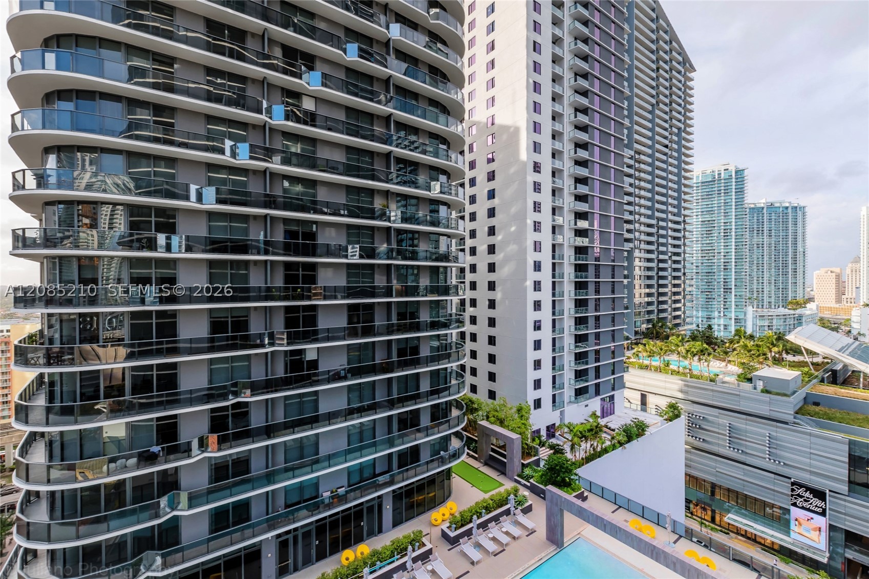 45 SW 9th St #1606, Miami FL 33130