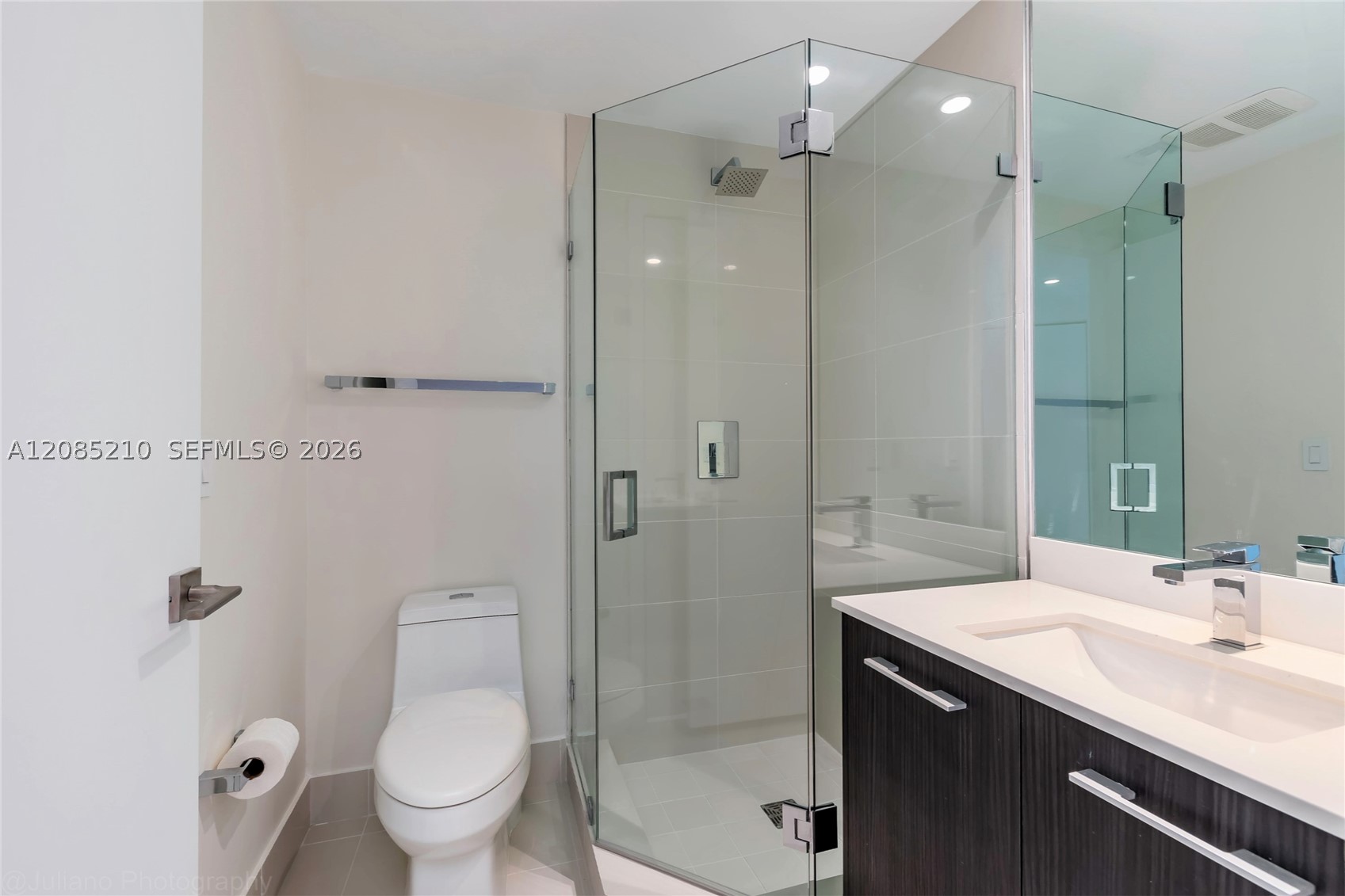 45 SW 9th St #1606, Miami FL 33130