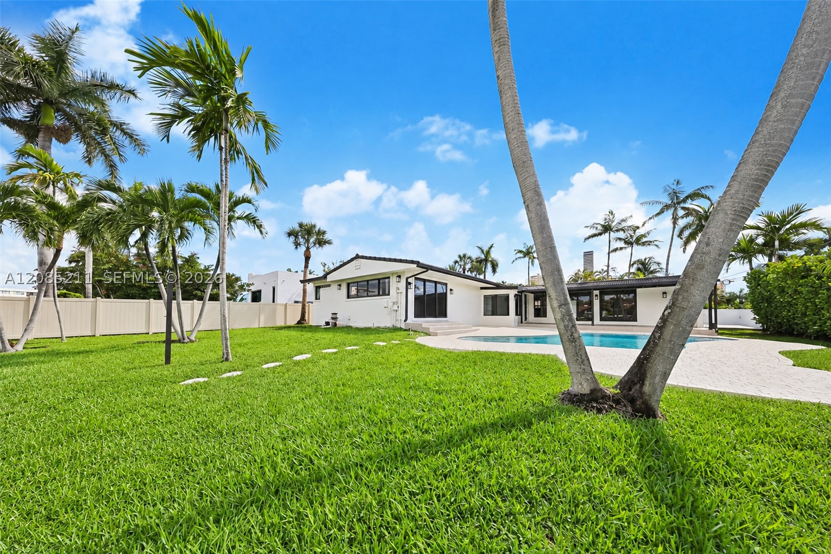 536 Hibiscus Dr #., Hallandale Beach FL 33009