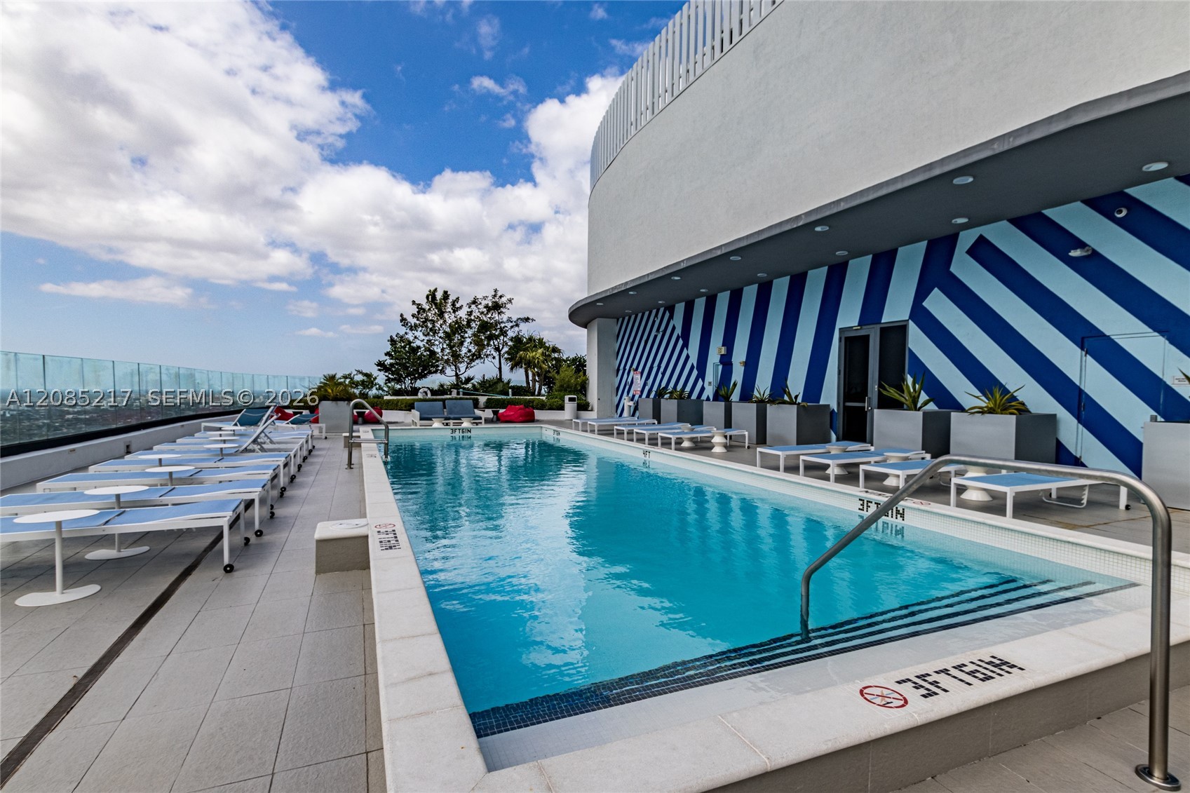 45 SW 9th St #3302, Miami FL 33130