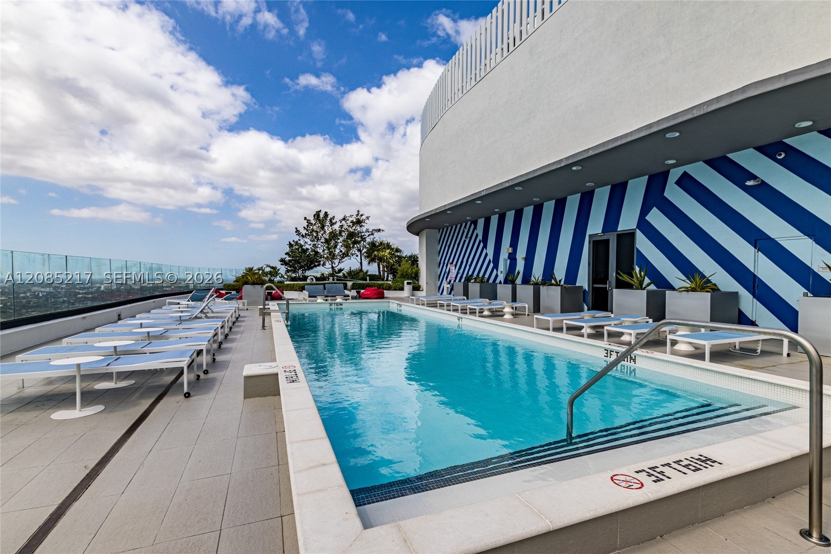 45 SW 9th St #3302, Miami FL 33130