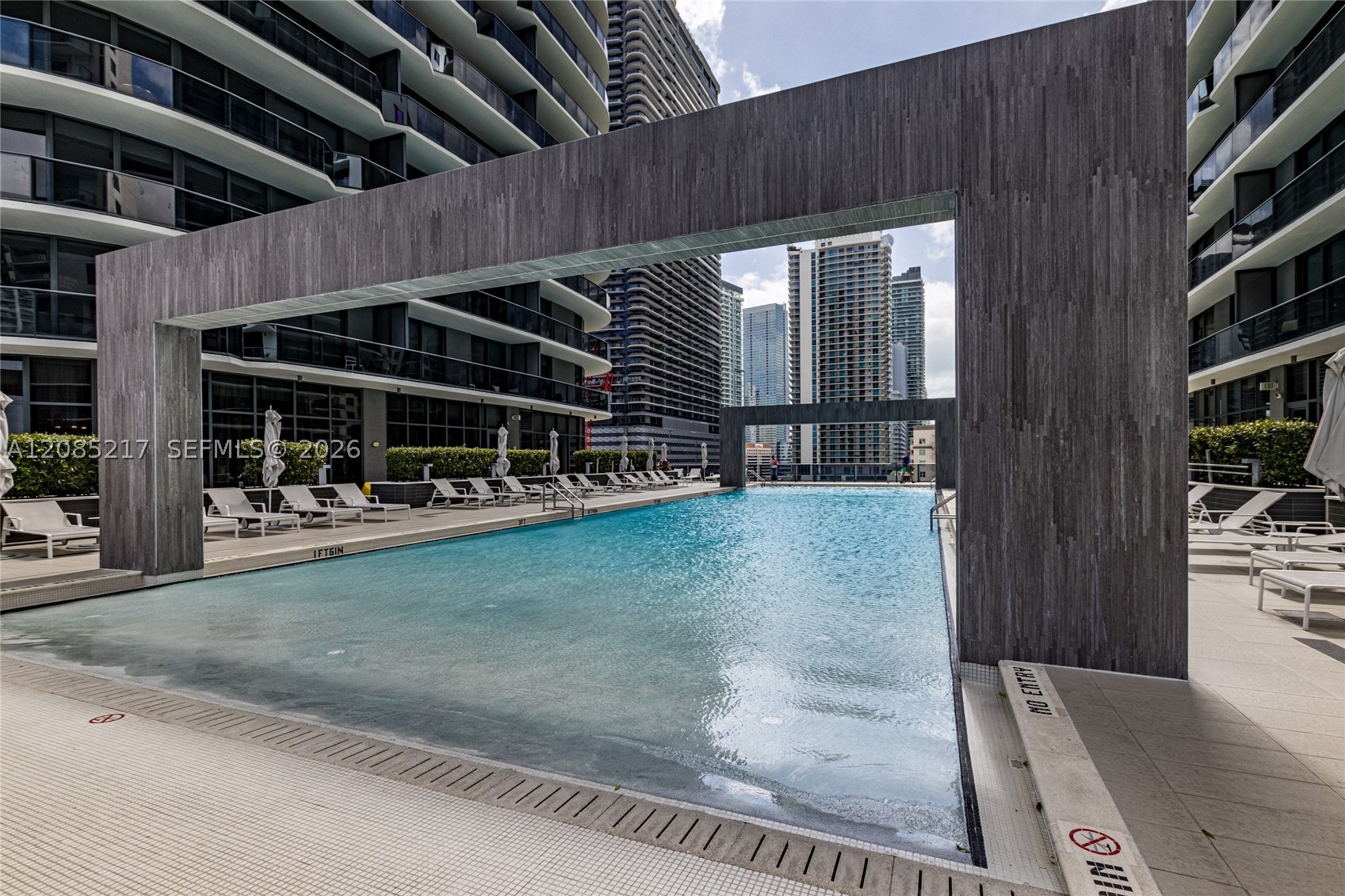 45 SW 9th St #3302, Miami FL 33130
