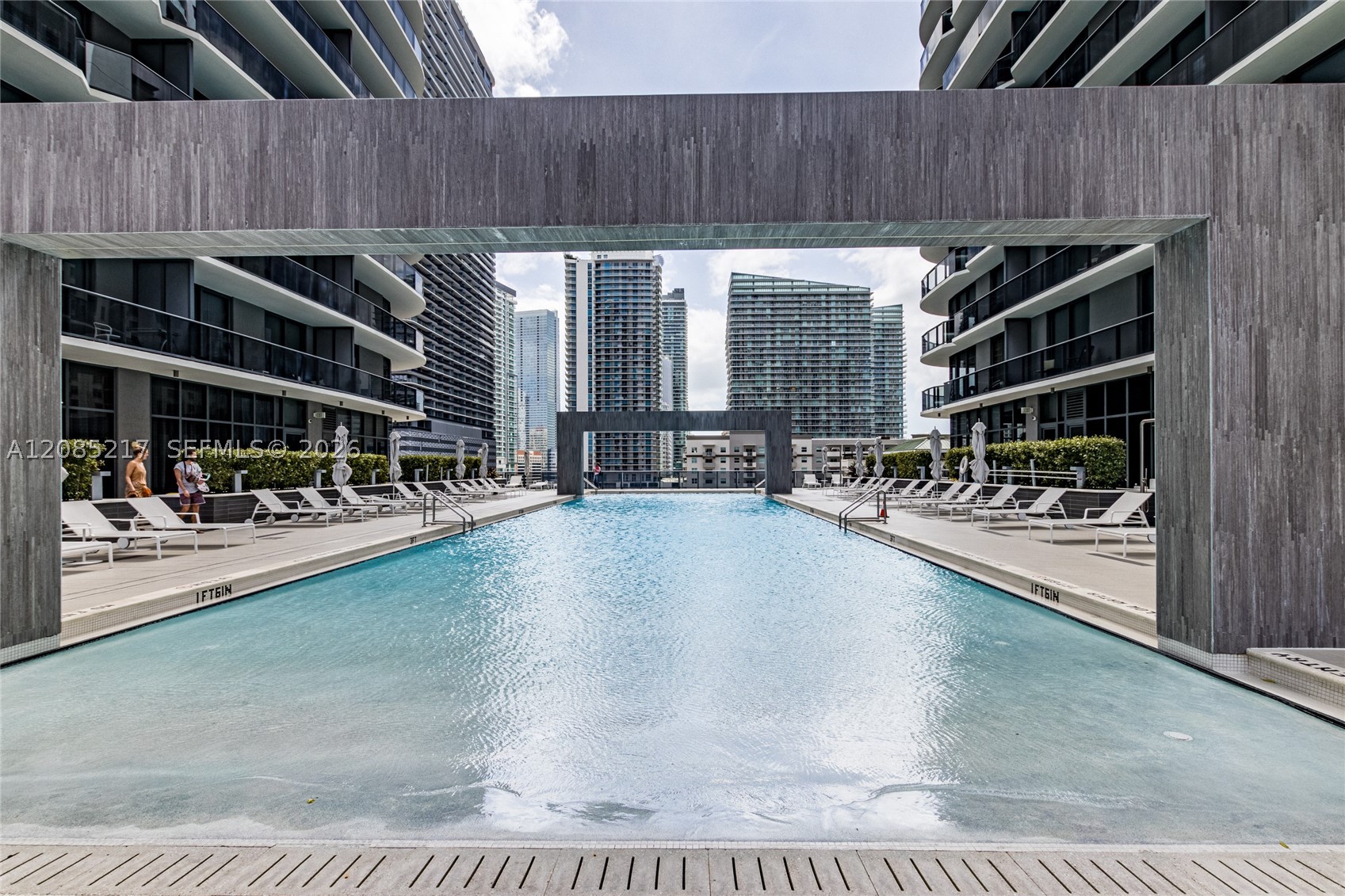45 SW 9th St #3302, Miami FL 33130