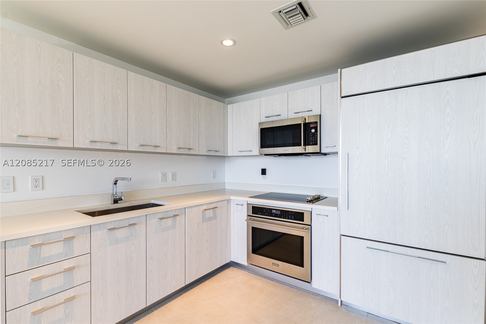 45 SW 9th St #3302, Miami FL 33130