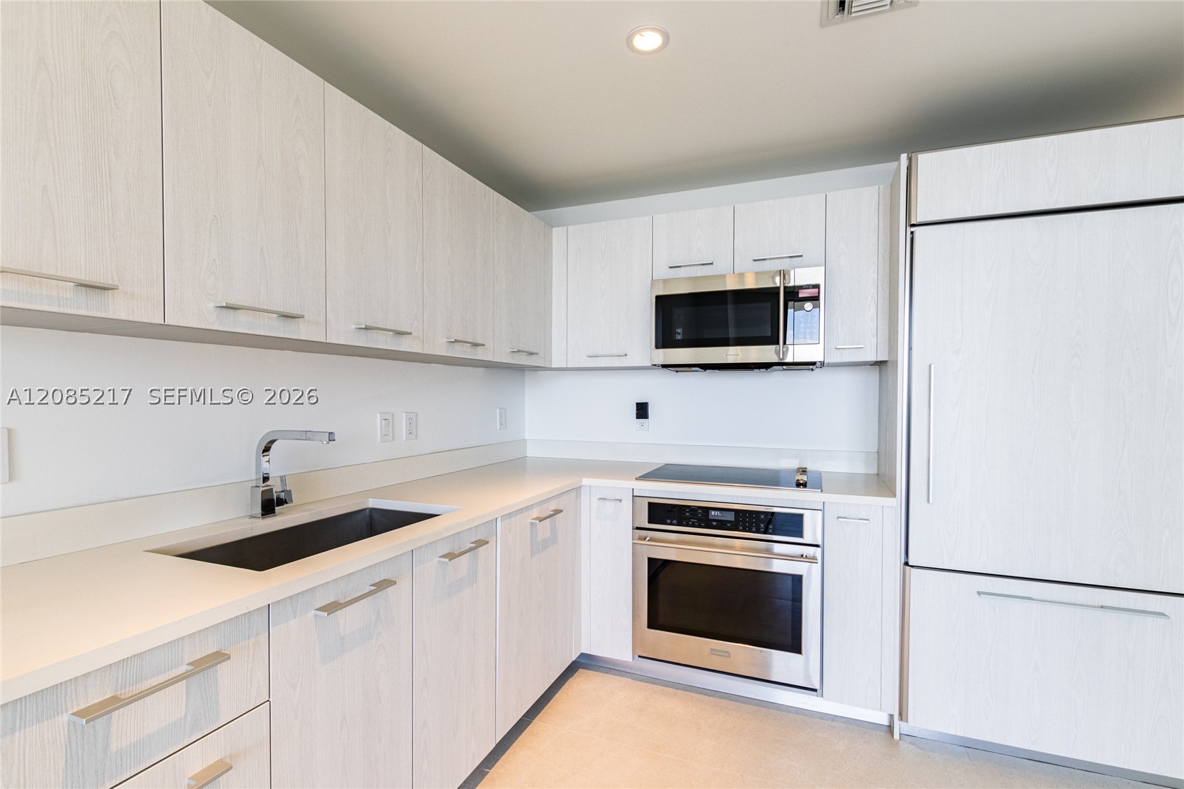 45 SW 9th St #3302, Miami FL 33130