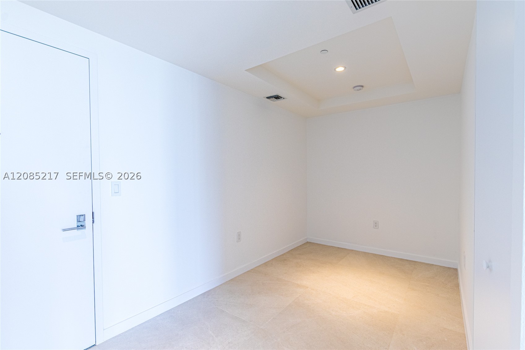 45 SW 9th St #3302, Miami FL 33130