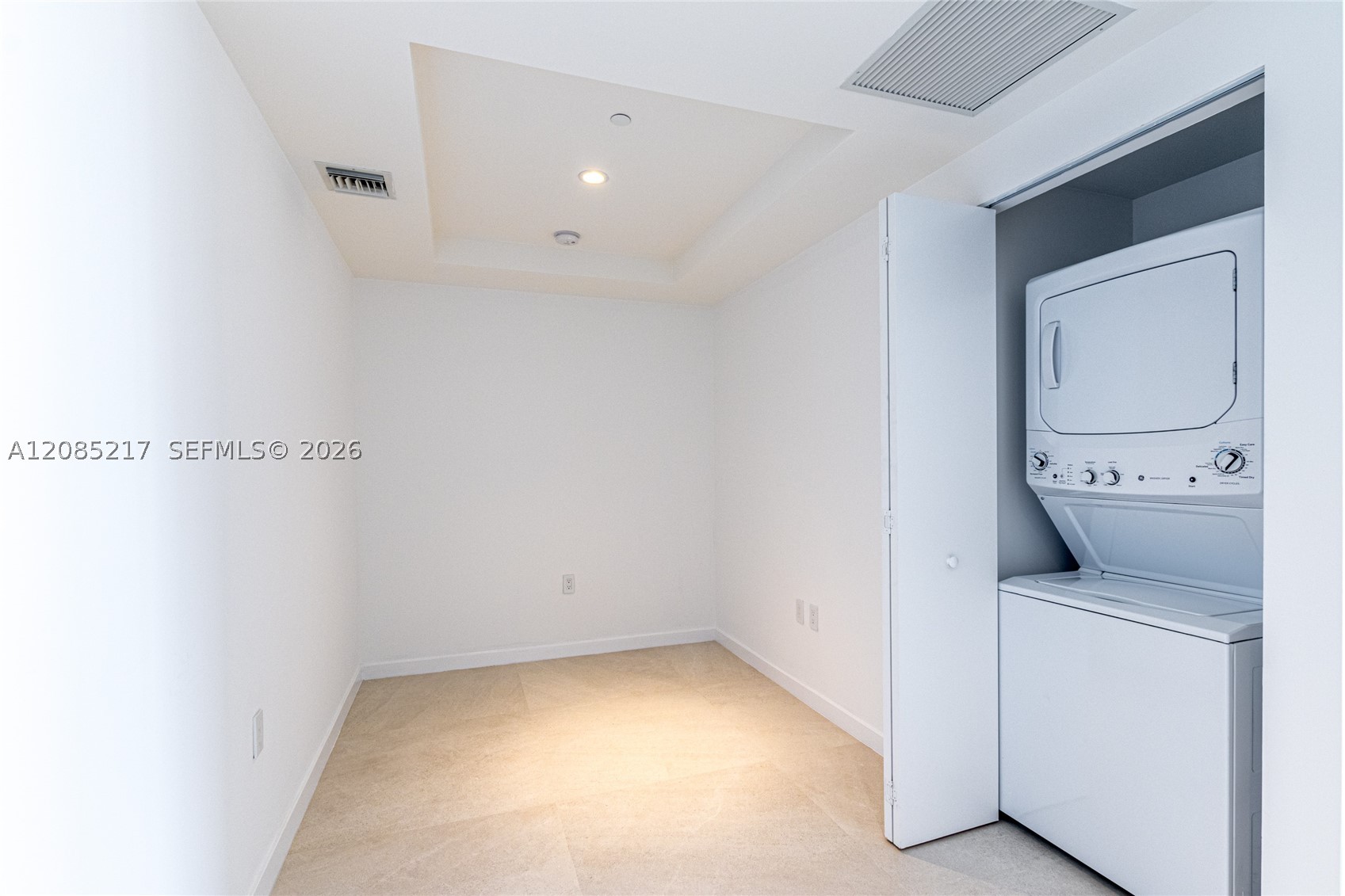 45 SW 9th St #3302, Miami FL 33130