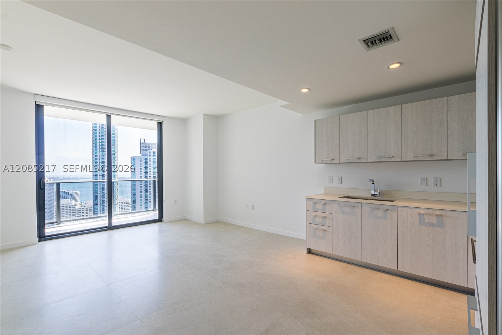 45 SW 9th St #3302, Miami FL 33130
