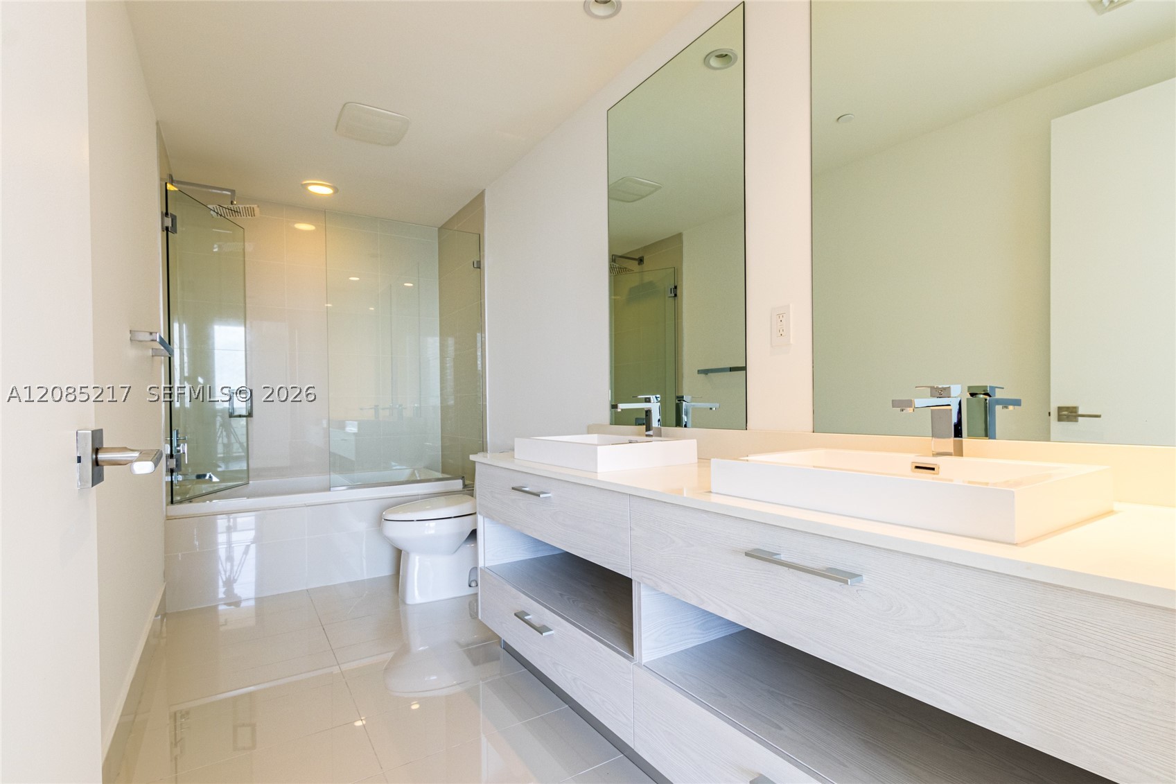 45 SW 9th St #3302, Miami FL 33130