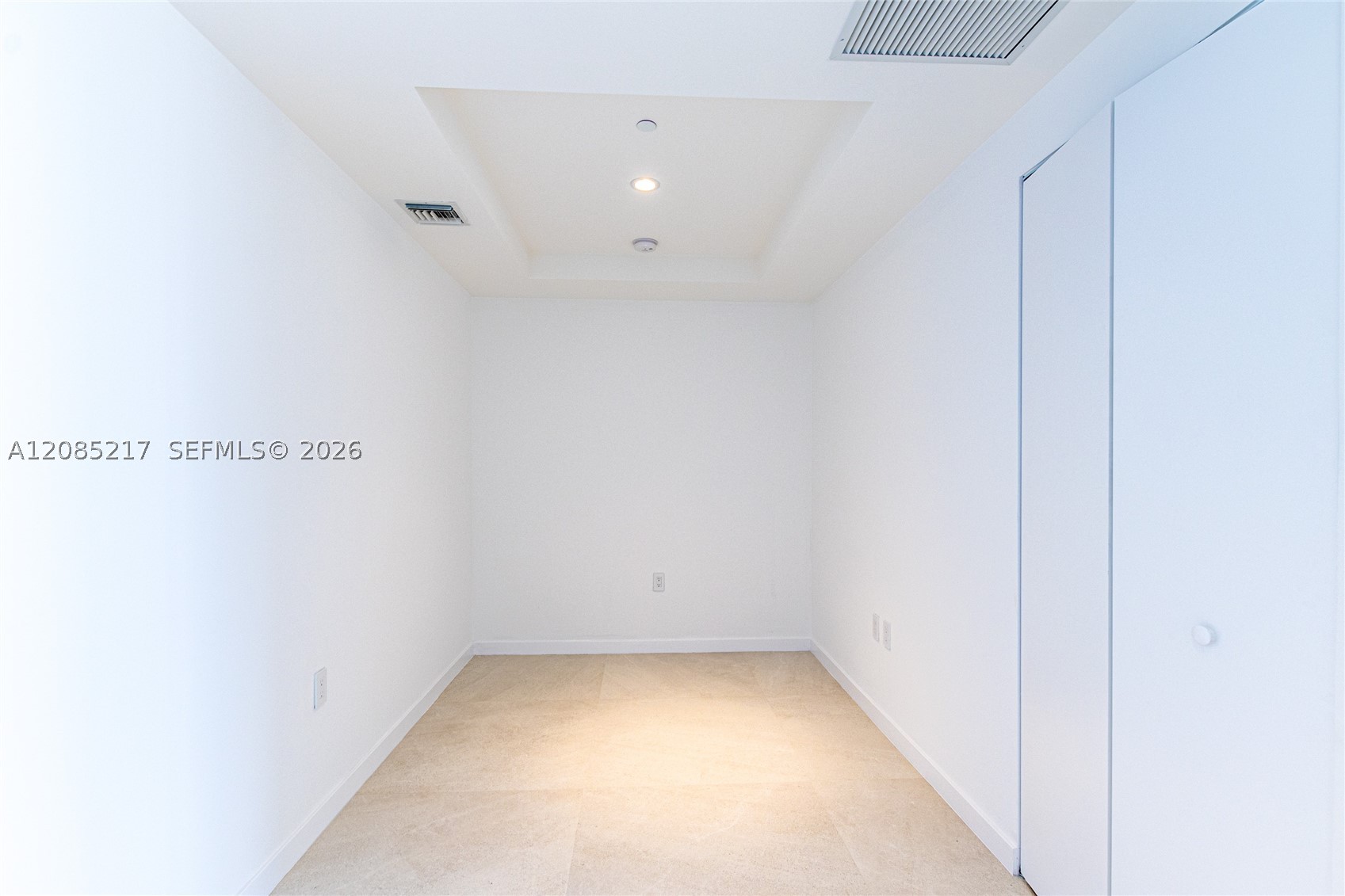 45 SW 9th St #3302, Miami FL 33130