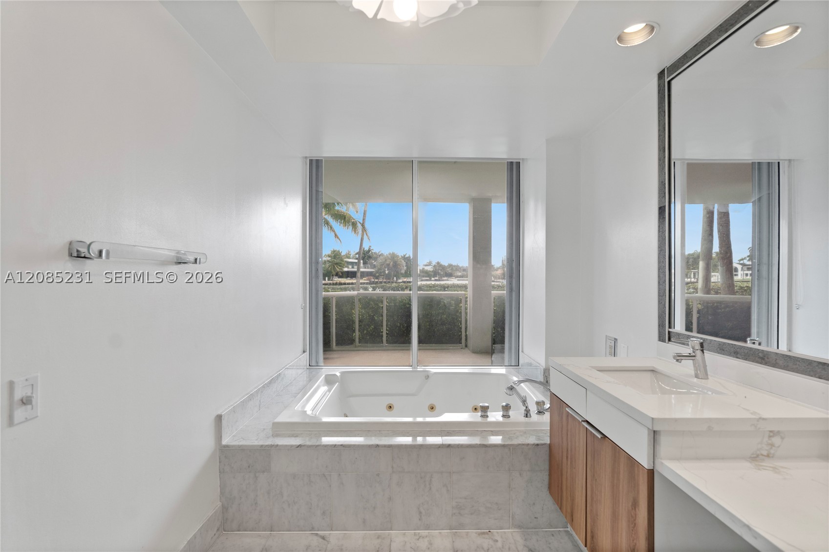 3801 NE 207th St #TH6, Aventura FL 33180