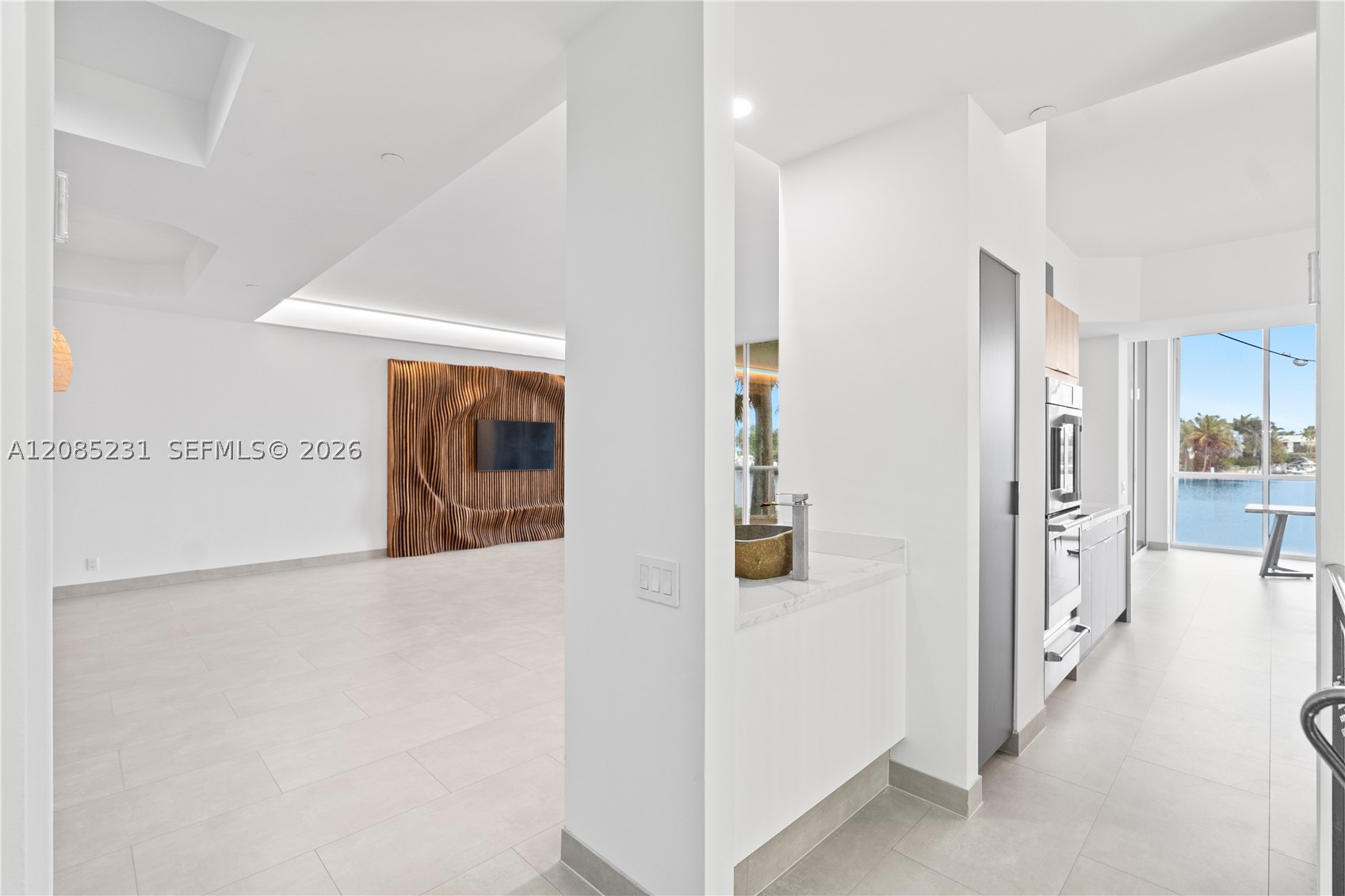 3801 NE 207th St #TH6, Aventura FL 33180