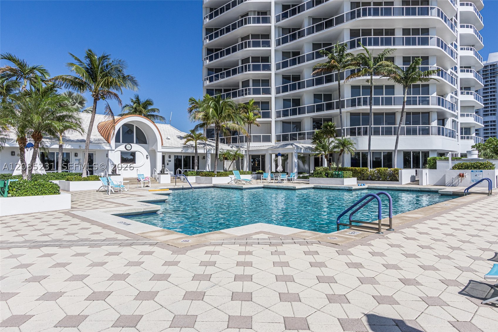 3801 NE 207th St #TH6, Aventura FL 33180