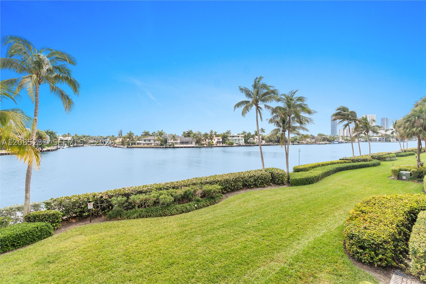 3801 NE 207th St #TH6, Aventura FL 33180
