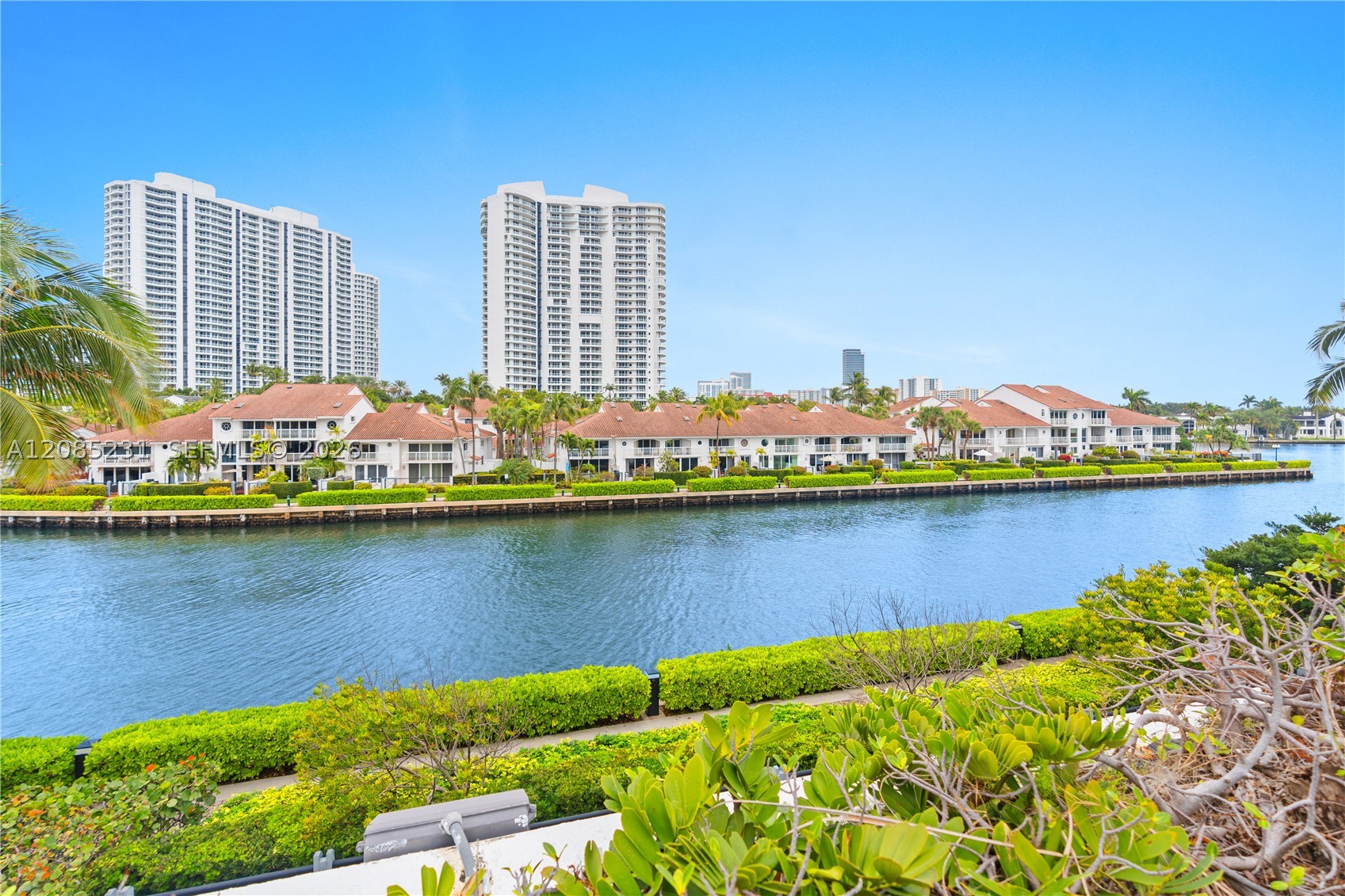 3801 NE 207th St #TH6, Aventura FL 33180
