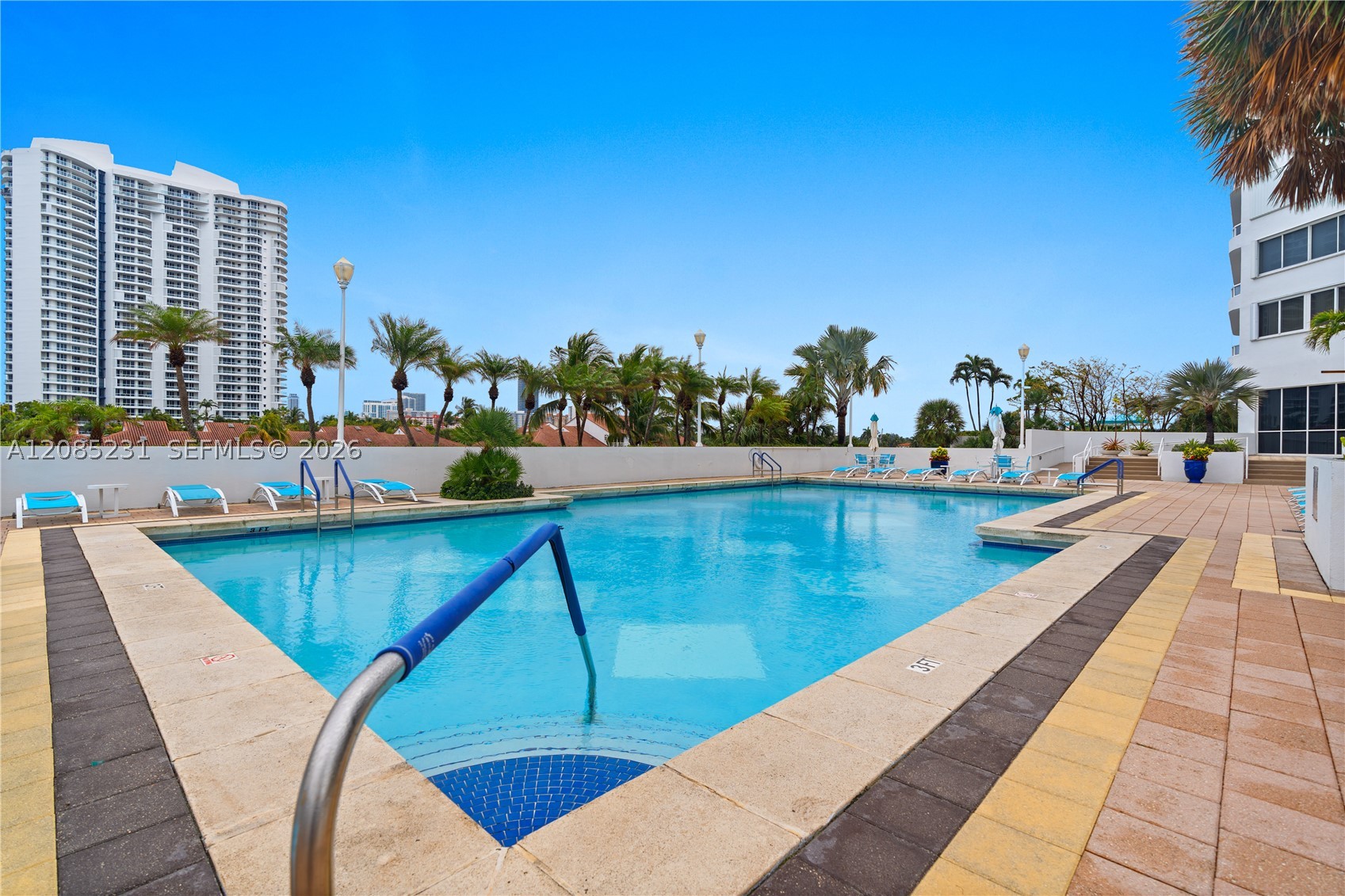3801 NE 207th St #TH6, Aventura FL 33180
