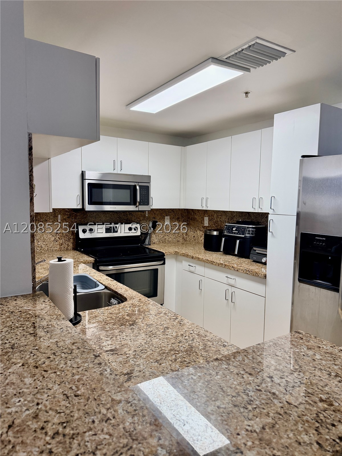185 SE 14th Ter #904, Miami FL 33131