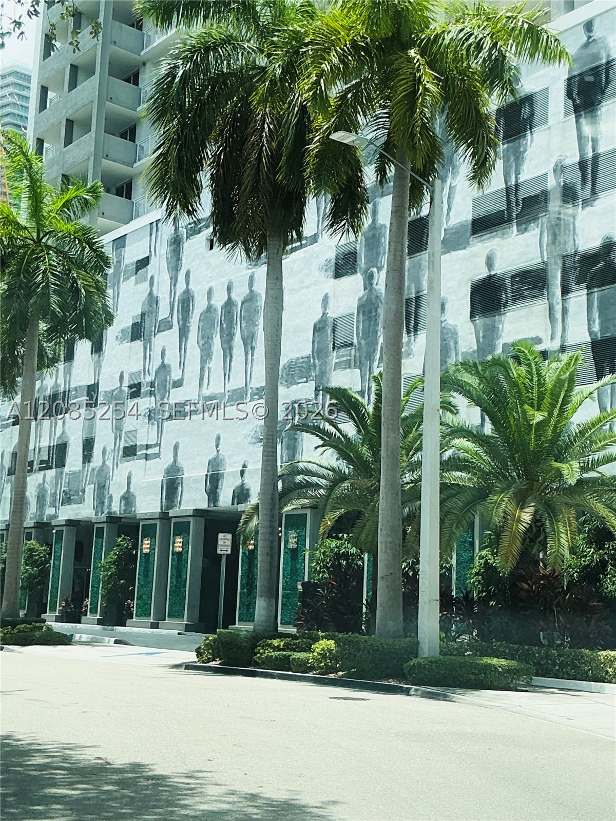 185 SE 14th Ter #904, Miami FL 33131
