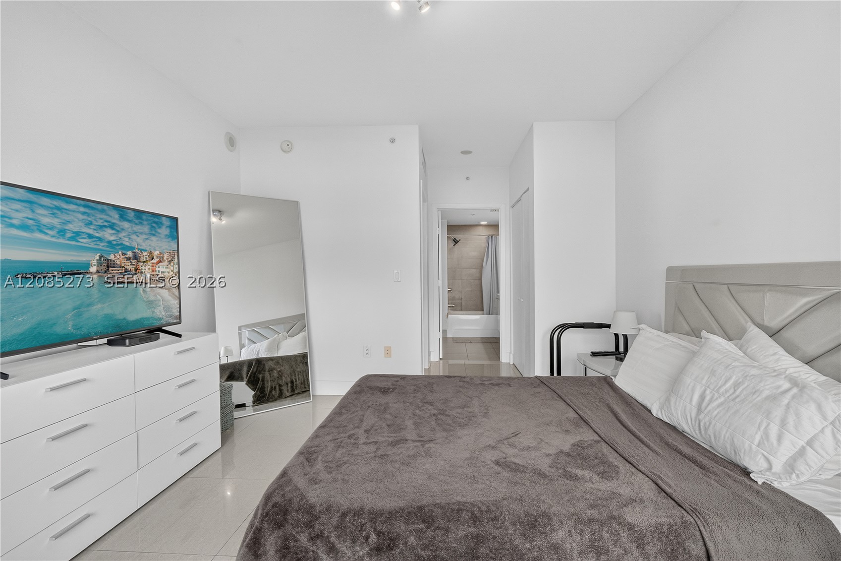 92 SW 3rd St #4407, Miami FL 33130