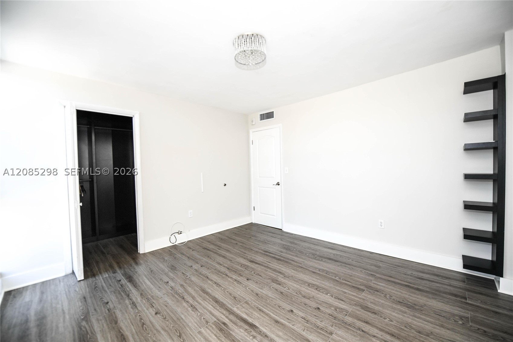 8305 Crespi Blvd #4D, Miami Beach FL 33141