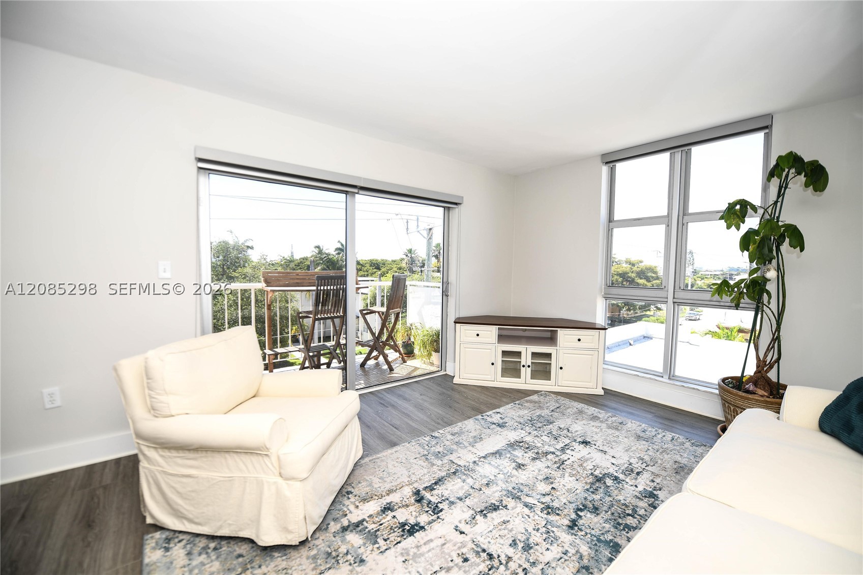 8305 Crespi Blvd #4D, Miami Beach FL 33141
