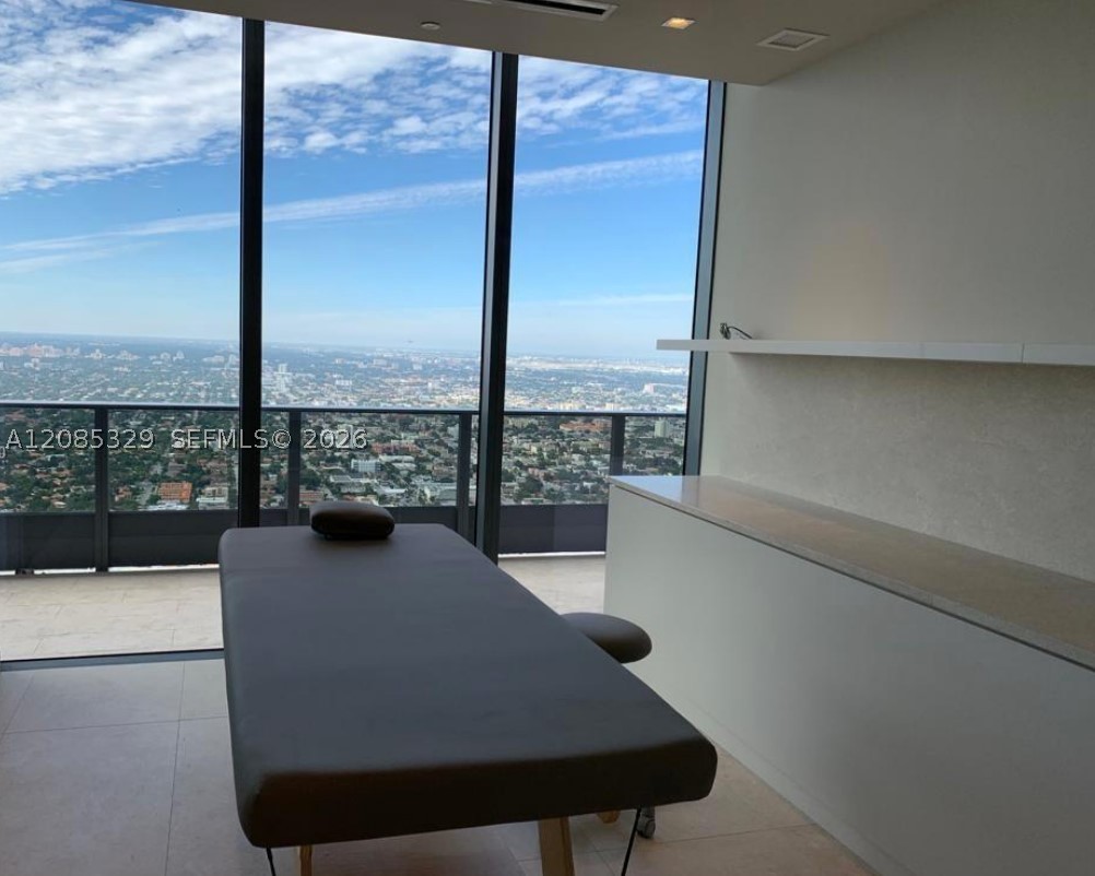 1000 Brickell Plaza #2106, Miami FL 33131