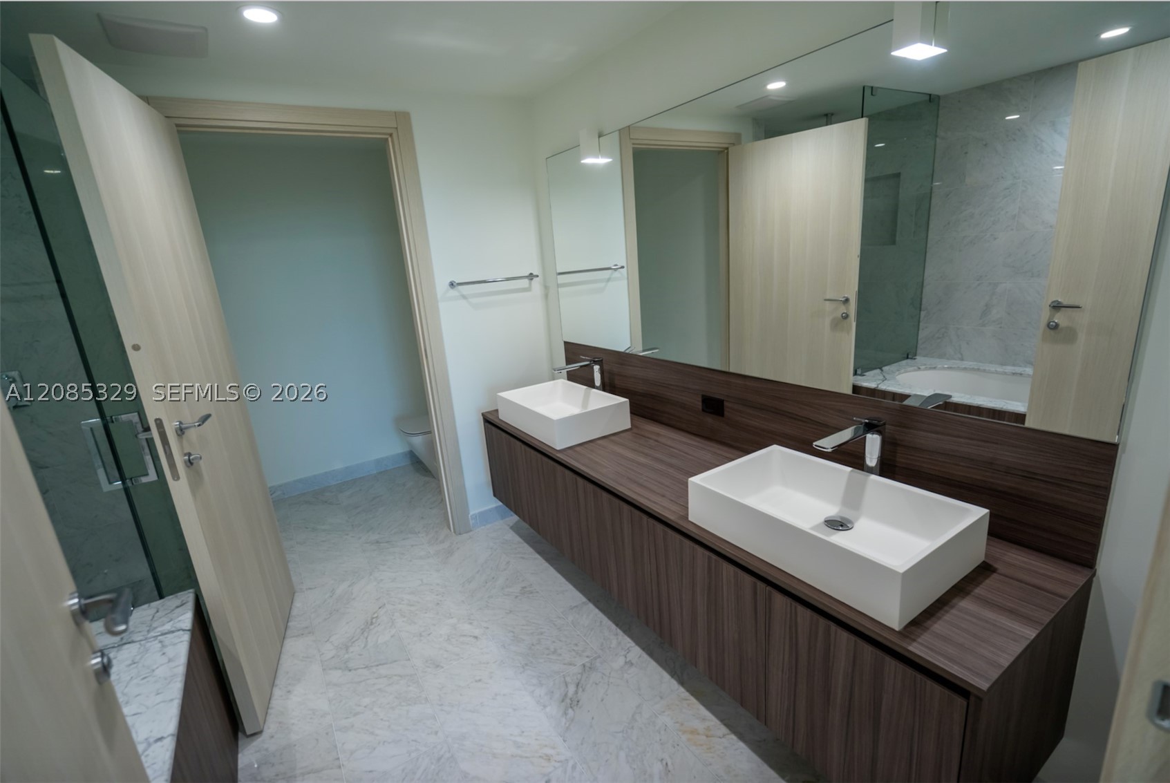 1000 Brickell Plaza #2106, Miami FL 33131