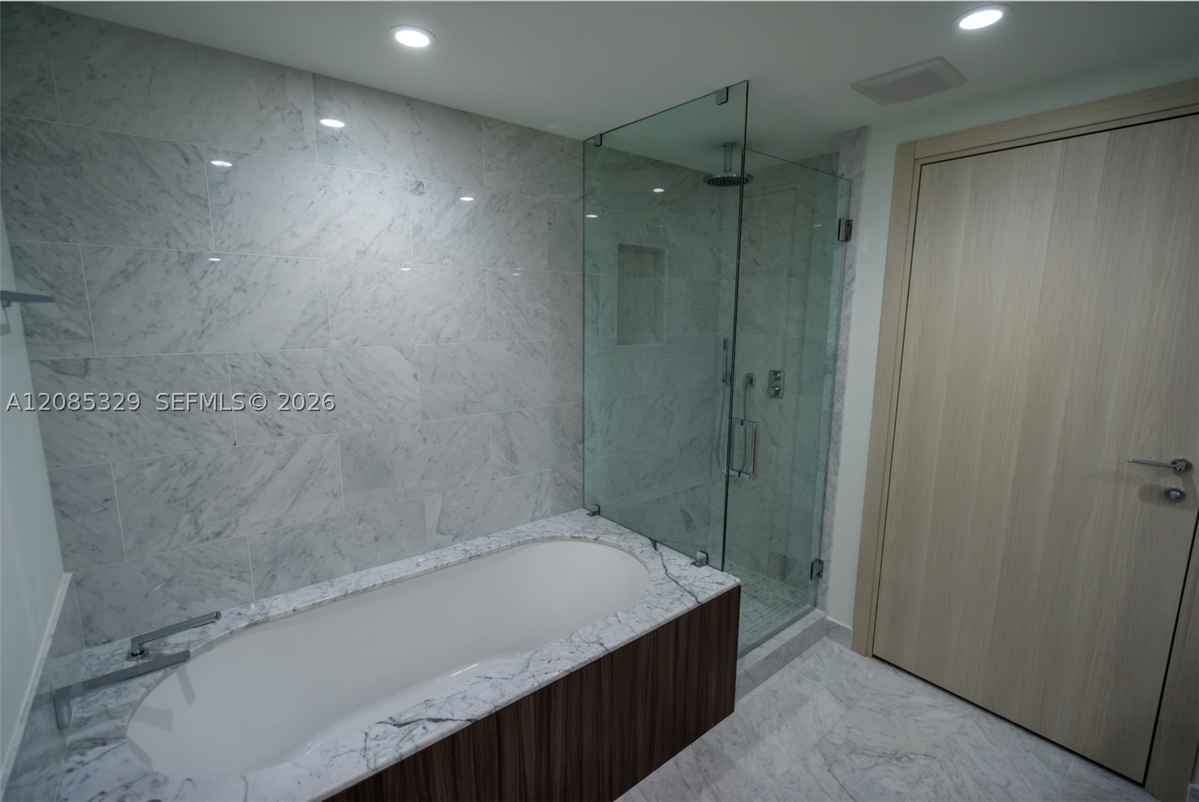 1000 Brickell Plaza #2106, Miami FL 33131