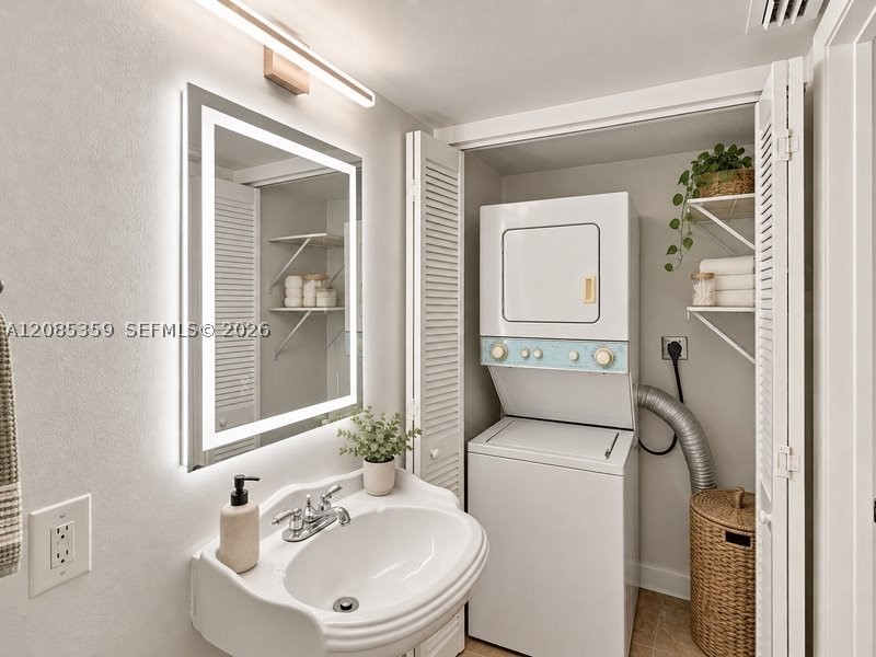 540 Brickell Key Dr #1603, Miami FL 33131