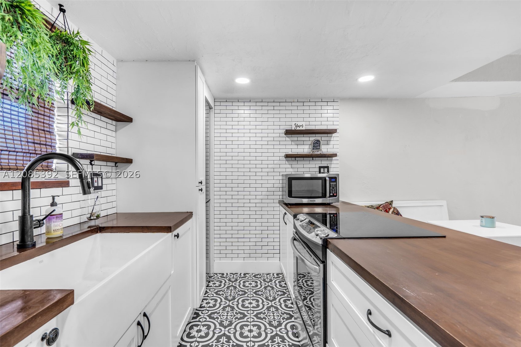 465 Swallow Dr #10, Miami Springs FL 33166