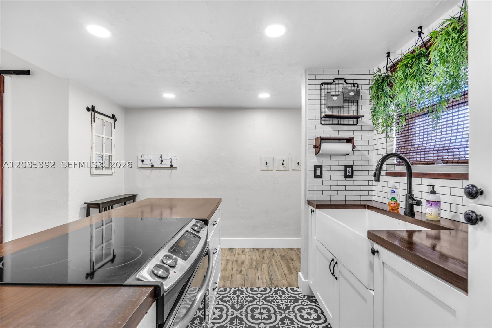 465 Swallow Dr #10, Miami Springs FL 33166