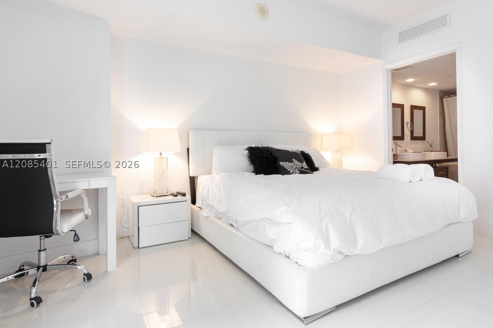 485 Brickell Ave #2006, Miami FL 33131