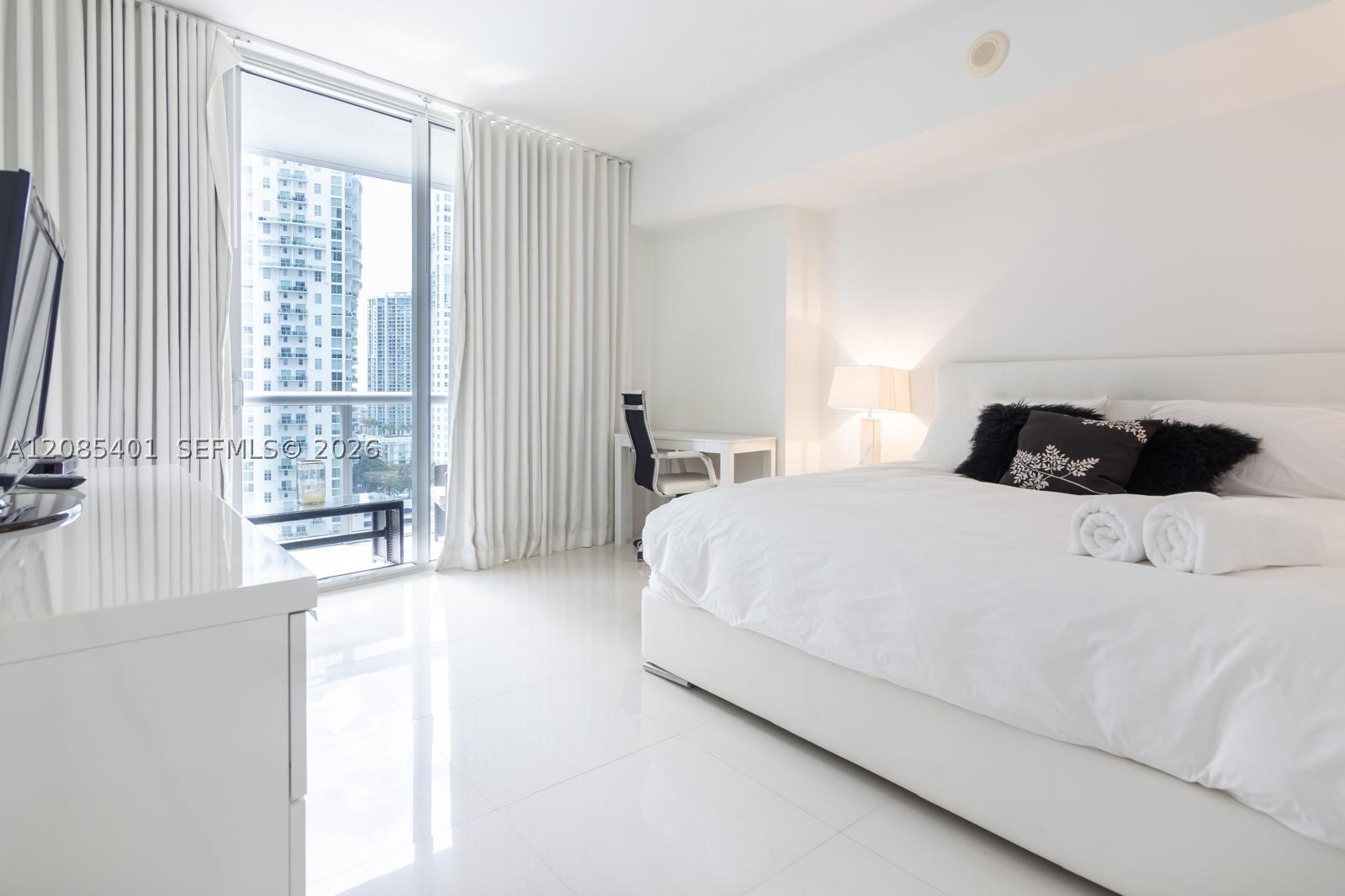 485 Brickell Ave #2006, Miami FL 33131