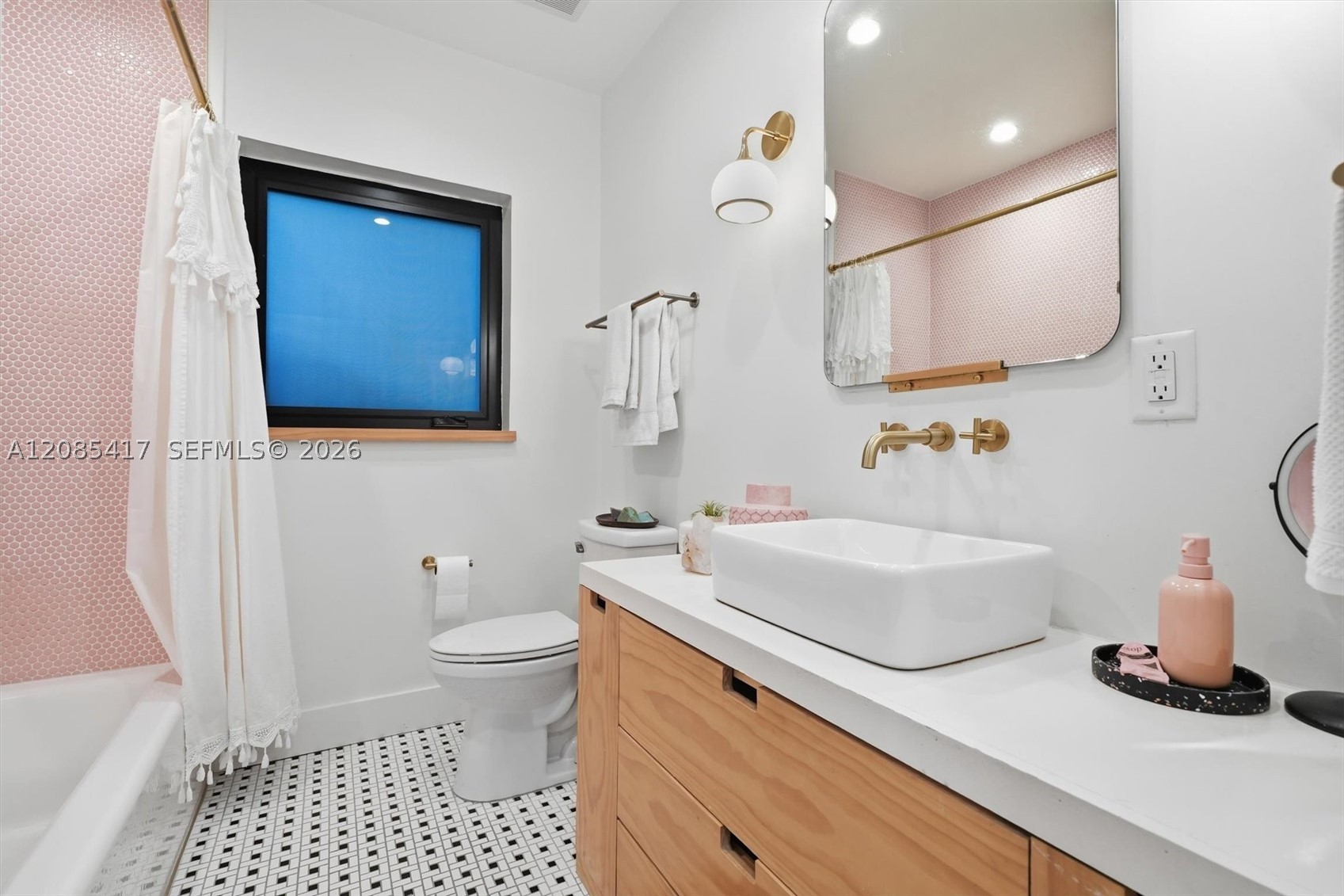 151 NE 88th St, El Portal FL 33138