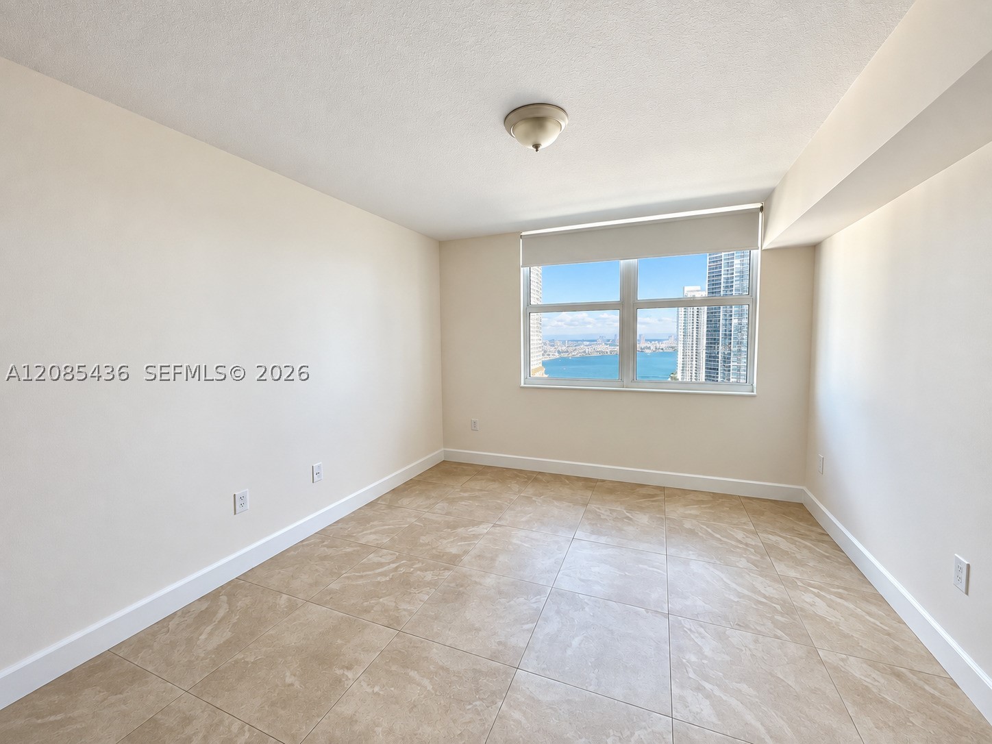 31 SE 5th St #2808, Miami FL 33131