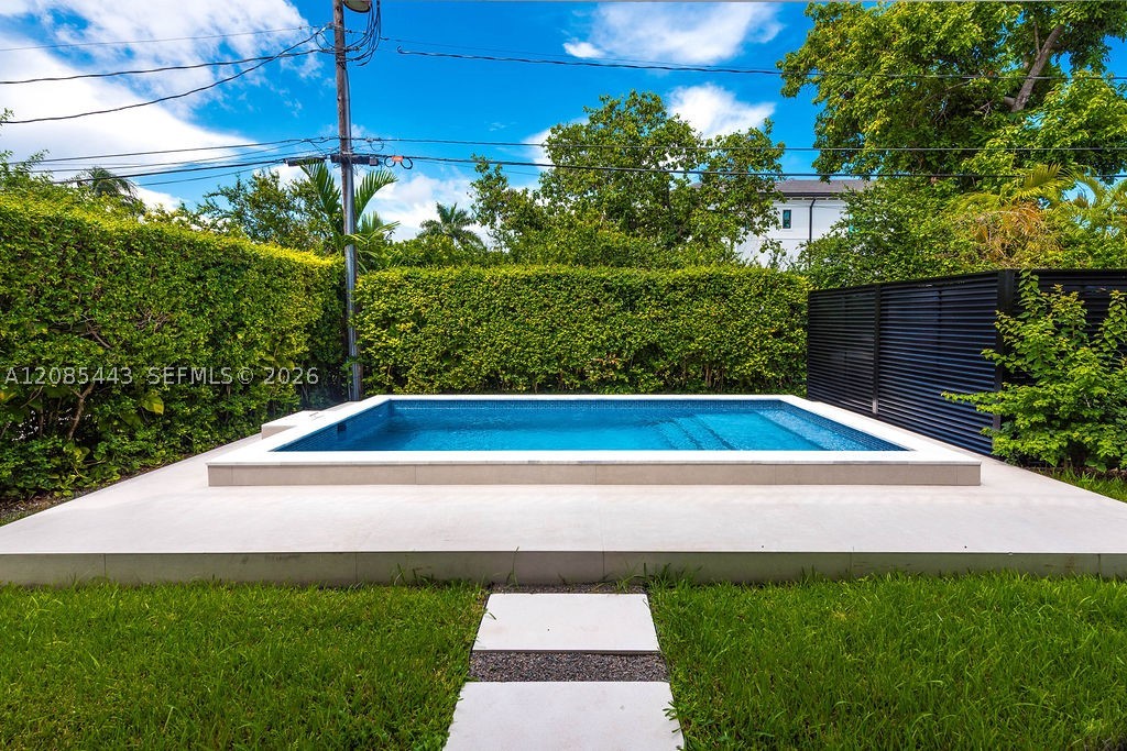 719 W 51st St, Miami Beach FL 33140