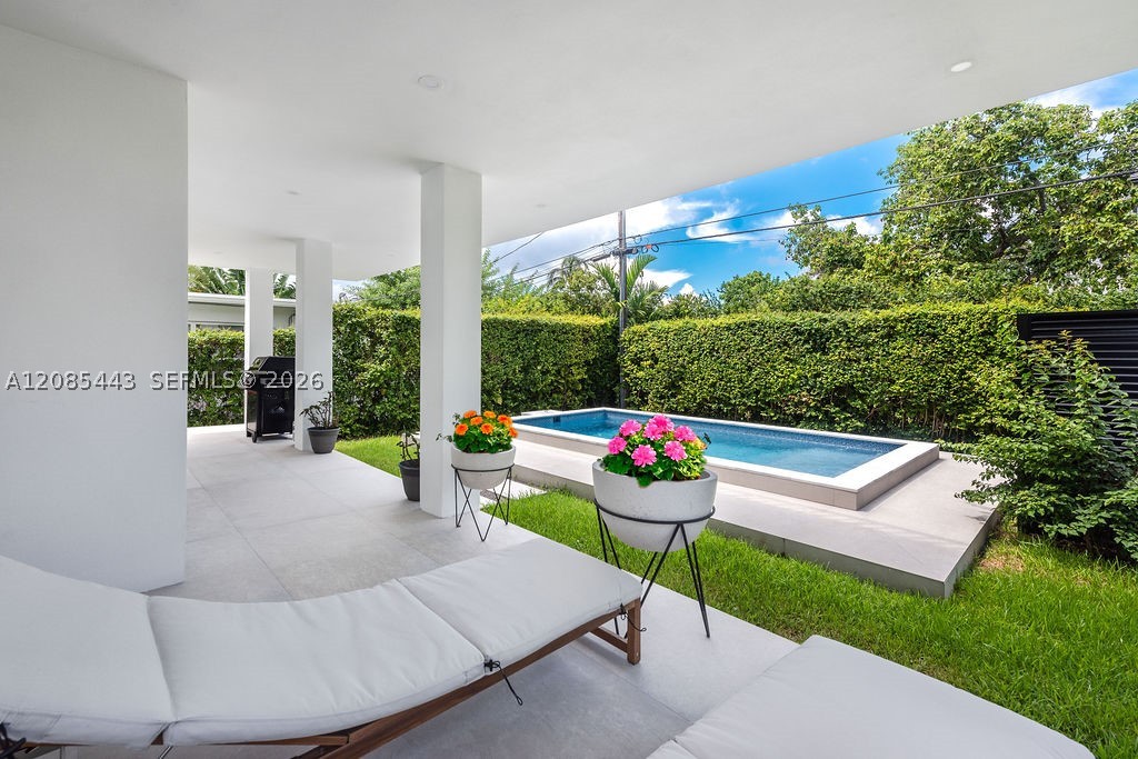 719 W 51st St, Miami Beach FL 33140