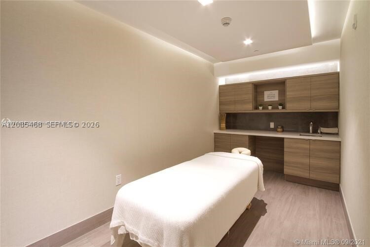 17301 Biscayne Blvd #1105, North Miami Beach FL 33160