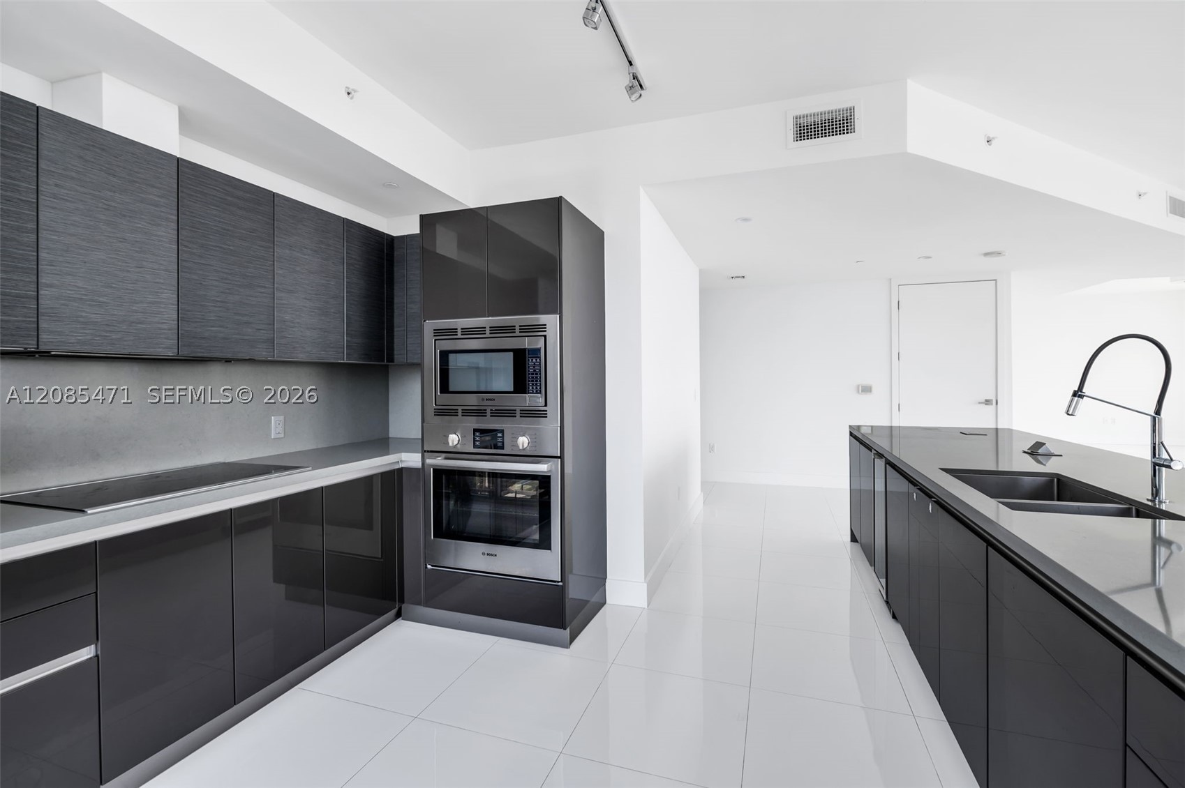 1080 Brickell Ave #3900-3901, Miami FL 33131