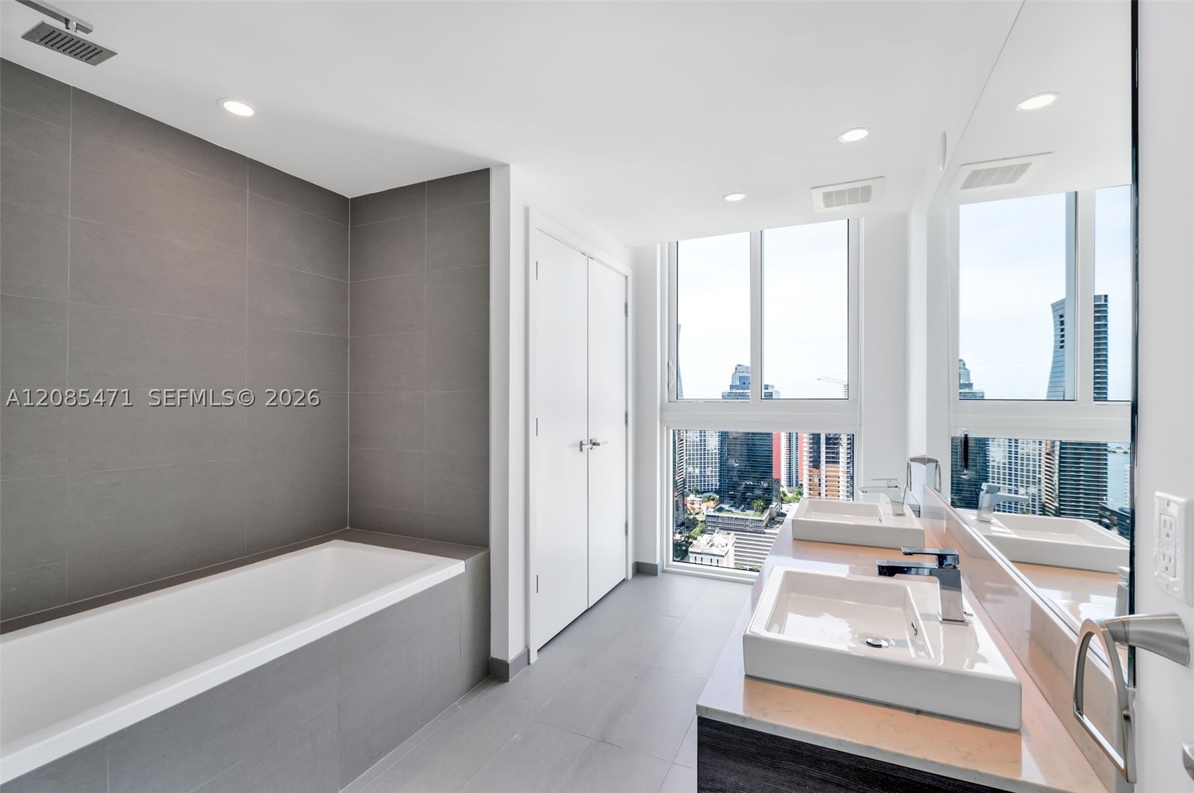 1080 Brickell Ave #3900-3901, Miami FL 33131