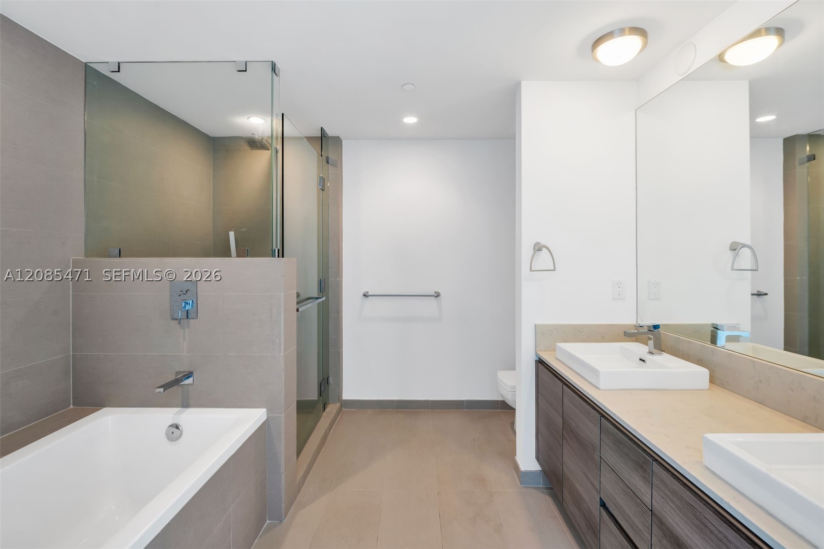 1080 Brickell Ave #3900-3901, Miami FL 33131