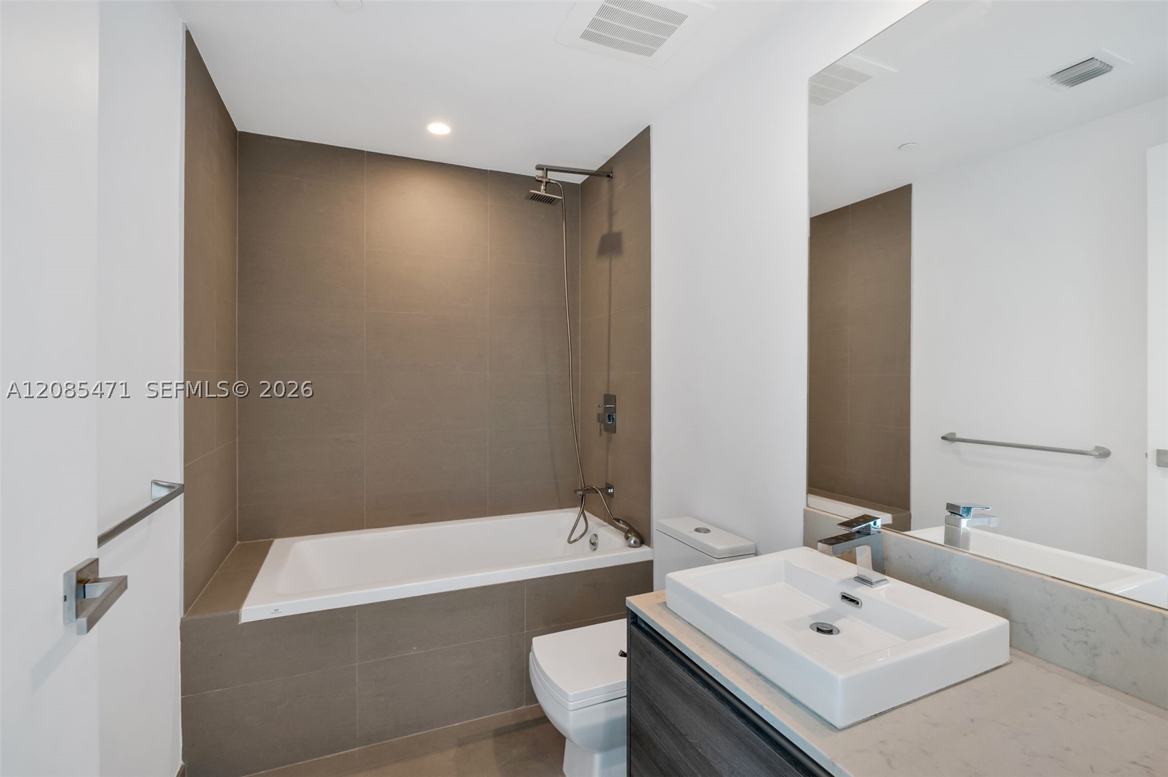 1080 Brickell Ave #3900-3901, Miami FL 33131