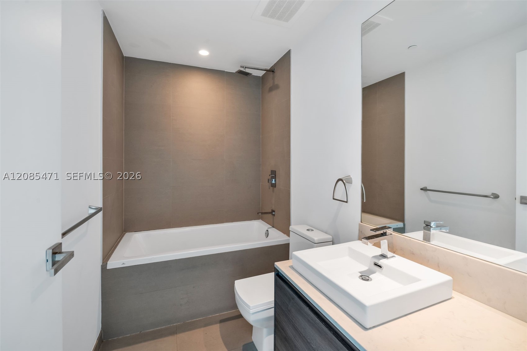 1080 Brickell Ave #3900-3901, Miami FL 33131