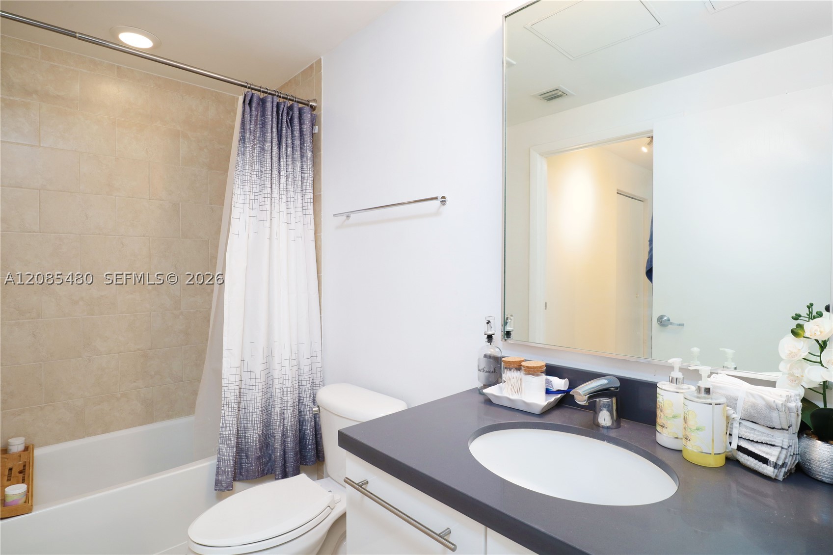 90 SW 3rd St #3002, Miami FL 33130